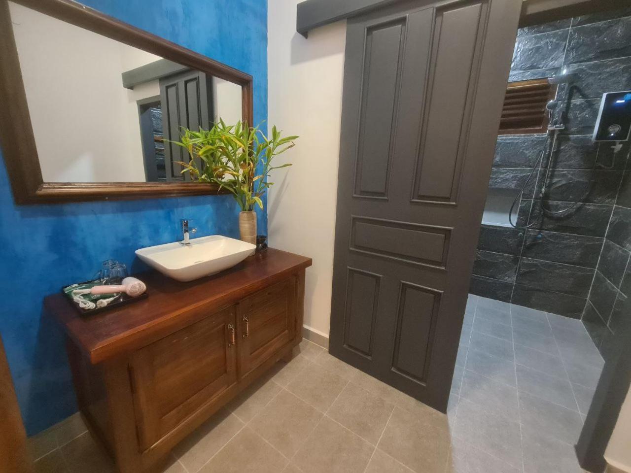 Villa Romduol กำปอต ภายนอก รูปภาพ